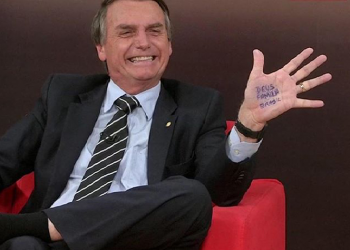 TSE aprova contas da campanha de Bolsonaro com ressalvas