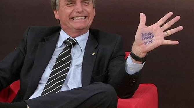 TSE aprova contas da campanha de Bolsonaro com ressalvas