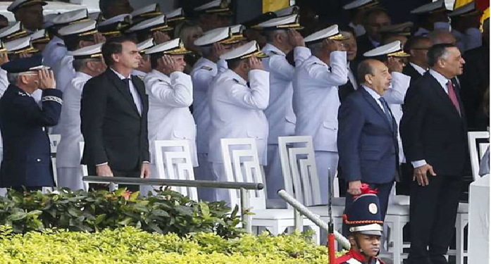 Especialistas defendem que escolha de militares para cargos na Esplanada não significa militarização da gestão