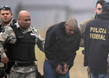 PF cumpre mandado em escritório de advogado do agressor de Bolsonaro