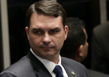 Promotor se declara suspeito para investigar ex-assessor de Flávio Bolsonaro