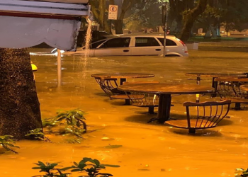 Temporal e desabamento no Rio mata 5 pessoas, derruba árvores, alaga ruas e hotel