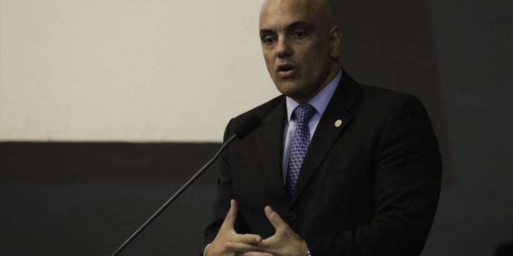 Revogada censura a revista e site jornalísticos