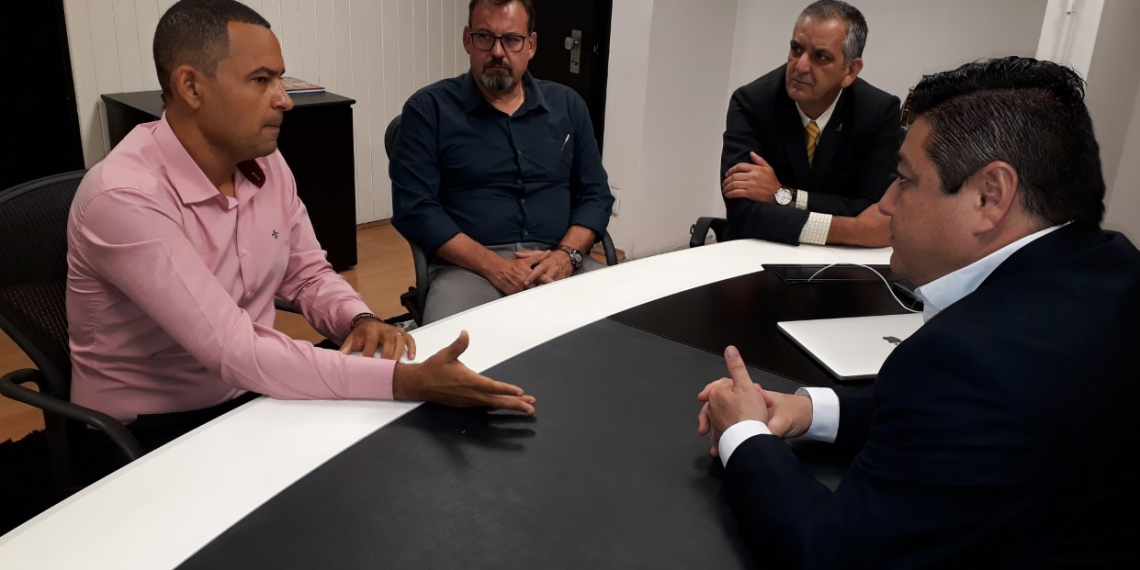 Deputado Márcio Nakashima (PDT) recebe em seu gabinete Prefeito de Tambaú Roni Donizete Astorfo