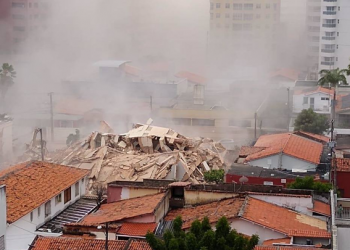 Prédio residencial de sete andares desaba em Fortaleza