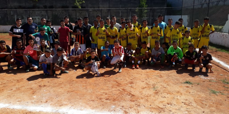 Dezenas de crianças comparecem ao campo do Paulista nesse sábado 12 de outubro