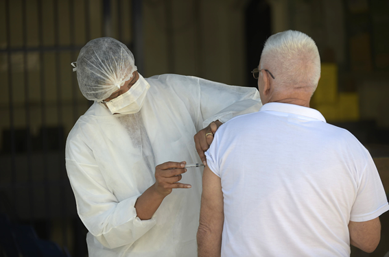 Guarulhos retoma vacinação contra a gripe com sistema drive thru no Bosque Maia nesta quarta-feira