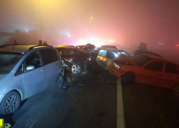 Engavetamento envolvendo mais de 20 veículos deixa ao menos 8 mortos no PR