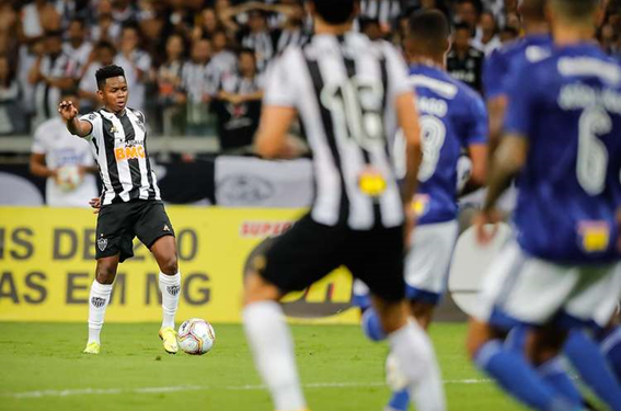 Atlético Mineiro complica liberação de Cazares para o Corinthians