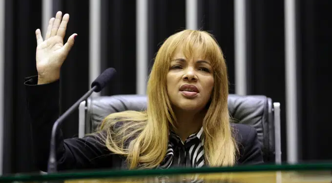 Mesa da Câmara discute se encaminha representação contra deputada Flordelis