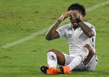 Santos e Palmeiras empatam jogando fora de casa