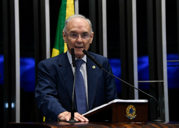 Morre aos 83 anos o senador Arolde de Oliveira