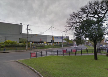Homem negro é espancado e morto por um segurança e um policial dentro do Carrefour em Porto Alegre
