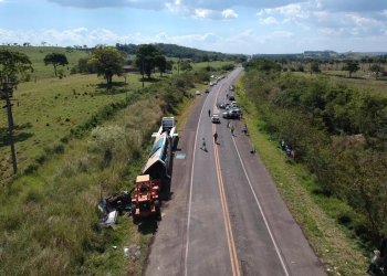 Acidente em Taguaí sobrecarrega IML, e corpos são armazenados em caminhão frigorífico