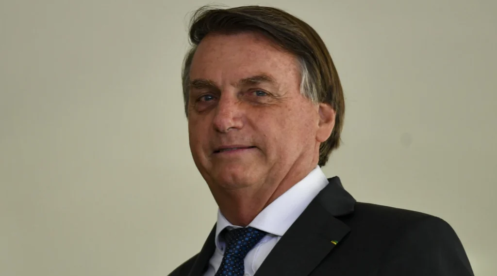 Pesquisa Datafolha aponta que 52% dos brasileiros isentam Bolsonaro de culpa por mortes na pandemia