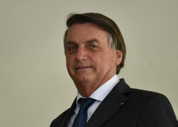 Pesquisa Datafolha aponta que 52% dos brasileiros isentam Bolsonaro de culpa por mortes na pandemia