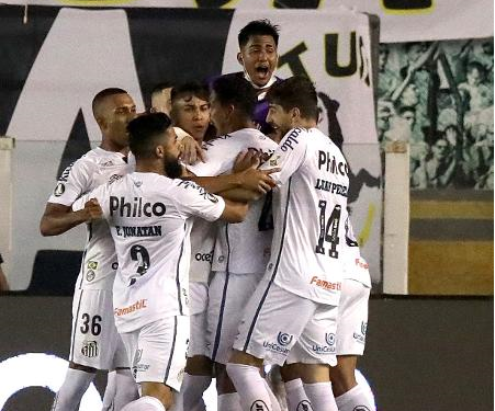 Santos vence o Grêmio por 4 a 1, na Vila Belmiro e está na semifinal da Libertadores