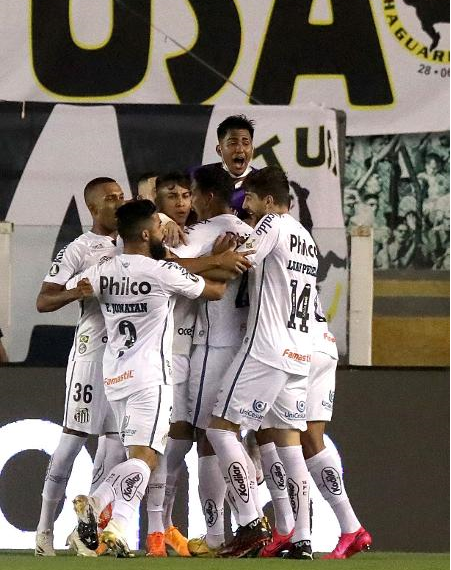 Santos vence o Grêmio por 4 a 1, na Vila Belmiro e está na semifinal da Libertadores