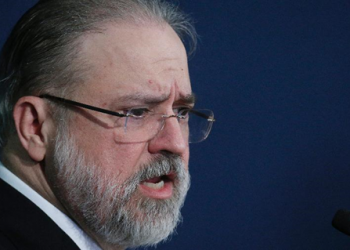 Aras diz que Bolsonaro pode decretar estado de defesa em plena pandemia