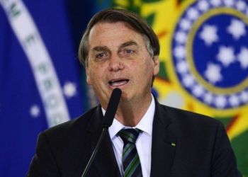 Bolsonaro nega atraso na vacinação