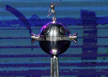 Palmeiras e Santos disputam título da Libertadores em busca da gloria eterna