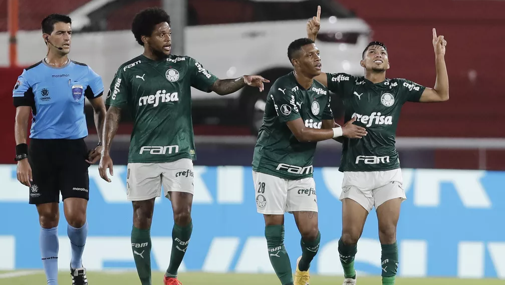 Com vitória maiúscula Palmeiras vence River Plate na Argentina por 3 a 0 e fica muito perto da final da Libertadores