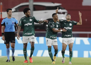 Com vitória maiúscula Palmeiras vence River Plate na Argentina por 3 a 0 e fica muito perto da final da Libertadores