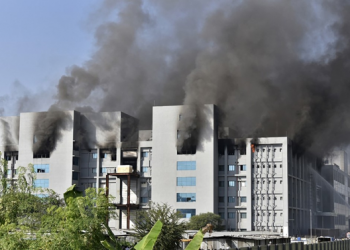 Cinco morrem em incêndio em prédio do Instituto Serum, fabricante de vacinas contra Covid-19 na Índia; produção não é afetada