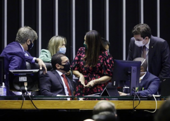 Votação de PEC das Prerrogativas é adiada para esta sexta-feira