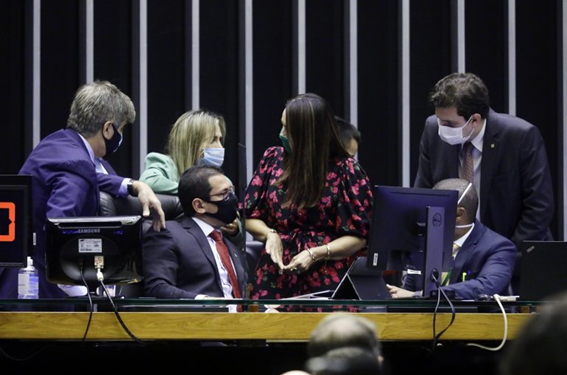 Votação de PEC das Prerrogativas é adiada para esta sexta-feira