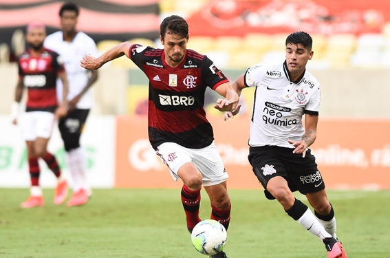 Flamengo vence Corinthians por 2 a 1 e ‘decide’ no confronto direito com o Inter