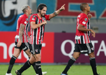 Libertadores: São Paulo vence fácil e Flamengo vira na Argentina