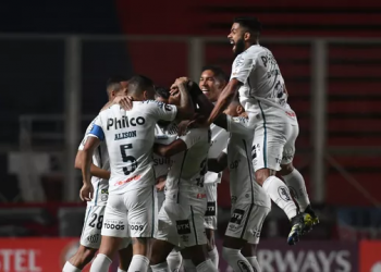 Santos vence por 3 a 1 o San Lorenzo e se aproxima de fase de grupos da Libertadores