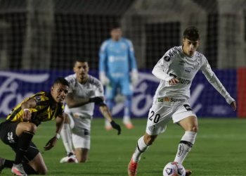 Santos perde do The Strongest por 2 a 0, na altitude e tem vaga nas oitavas de final ameaçada