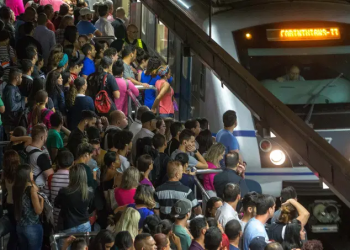 Greve do Metrô de São Paulo causa aglomerações em pontos de ônibus