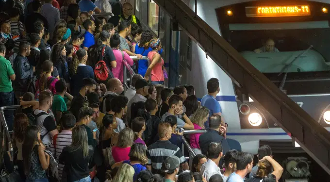Greve do Metrô de São Paulo causa aglomerações em pontos de ônibus