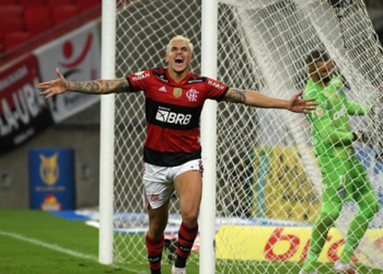 Flamengo faz uma boa estreia no Campeonato Brasileiro derrotando o Palmeiras por 1 x 0 no Maracanã