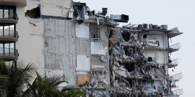 Flórida: dezenas estão desaparecidos em desabamento de prédio