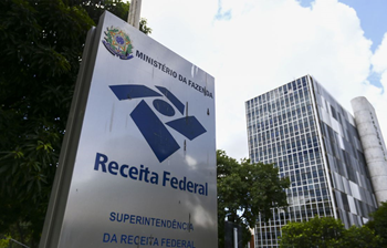 Receita recebeu 34,1 milhões de declarações em 2021, têm prioridade no recebimento pessoas com mais de 60 anos