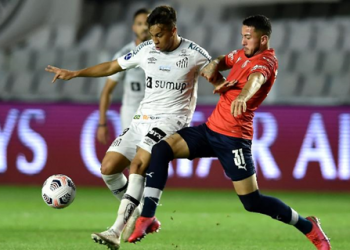 Santos vence por 1 a 0 Independiente da Argentina e larga em vantagem na Sul-Americana