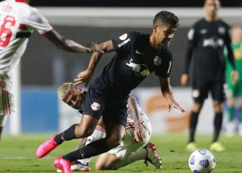 Bragantino vira contra o São Paulo e reassume a ponta do Brasileirão