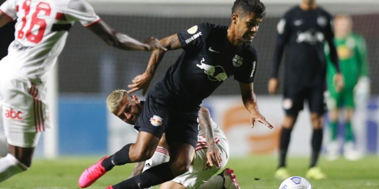 Bragantino vira contra o São Paulo e reassume a ponta do Brasileirão