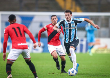 Grêmio perde em casa para o Atlético-GO e segue em último