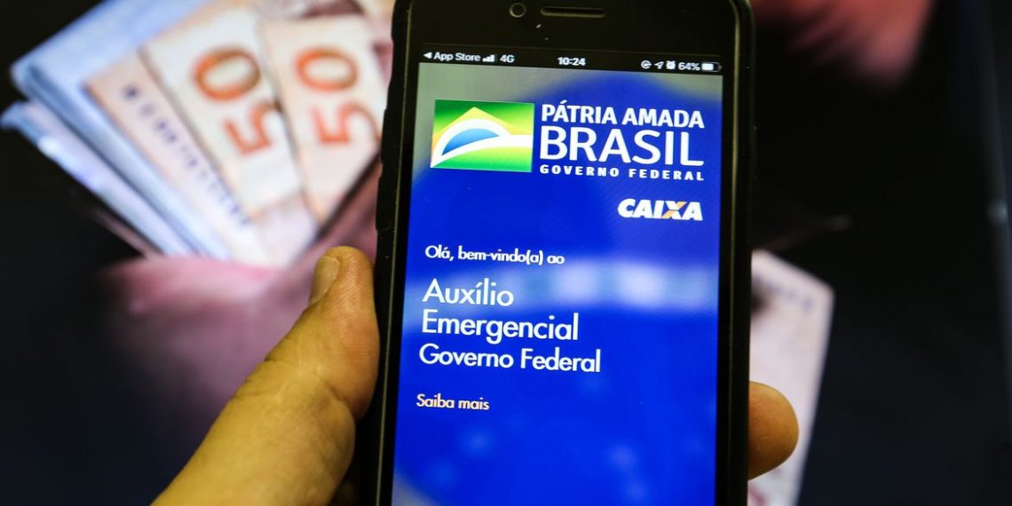 Auxilio emergencial e pago a beneficiários do Bolsa Familia com NIS 4