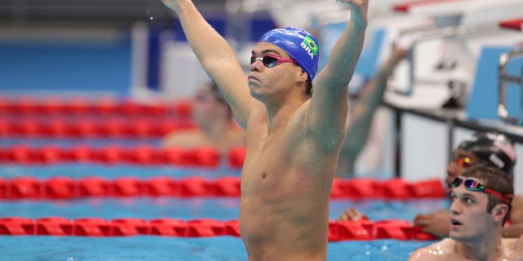 Tóquio: Gabriel Bandeira fatura ouro e Gabrielzinho prata na natação