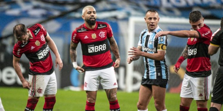 O Flamengo saiu na frente no duelo de ida das quartas de final da Copa do Brasil ao vencer o Grêmio, por 4 a 0