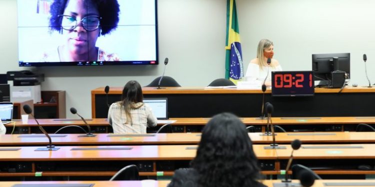 Representante de vítimas do contraceptivo Essure diz que brasileiras foram usadas como cobaias