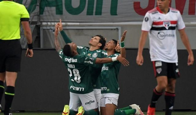 Palmeiras vence o São Paulo, encerra tabu e está na semifinal da Libertadores