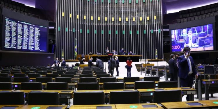 Câmara pode votar nesta quarta-feira MP sobre suspensão de contratos de trabalho na pandemia