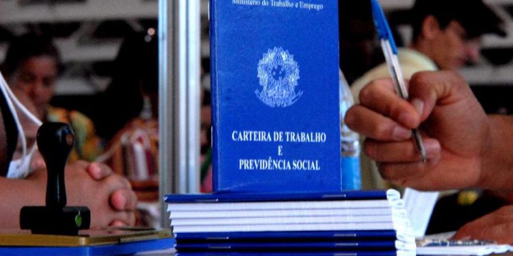 Indicador de Emprego da FGV atinge maior nível desde fevereiro de 2020